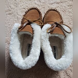 Minnetonka Moccasin Slippers "Chrissy" Size 6.5